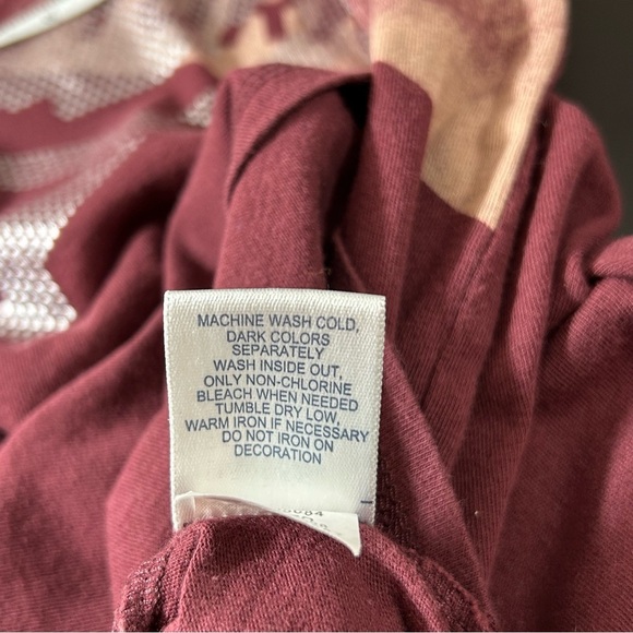 Old Navy Girls Graphic T-shirt Short Sleeve Skull Crossbones Burgundy Size Large - Picture 5 of 7